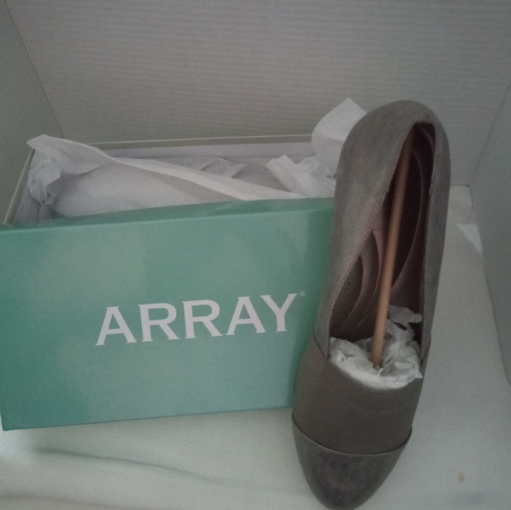 Woman's slip on size 12 shoes - Picture 6 of 8